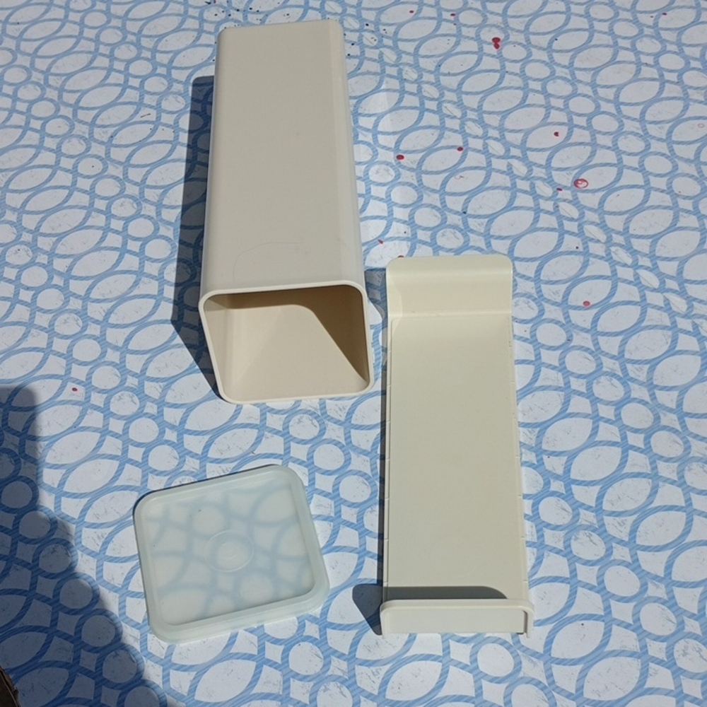 🧀Vintage Tupperware Cheese Keeper – 3‑Piece Set